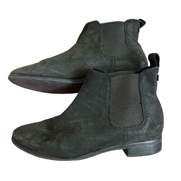 Tom’s black suede booties - Picture 1 of 7